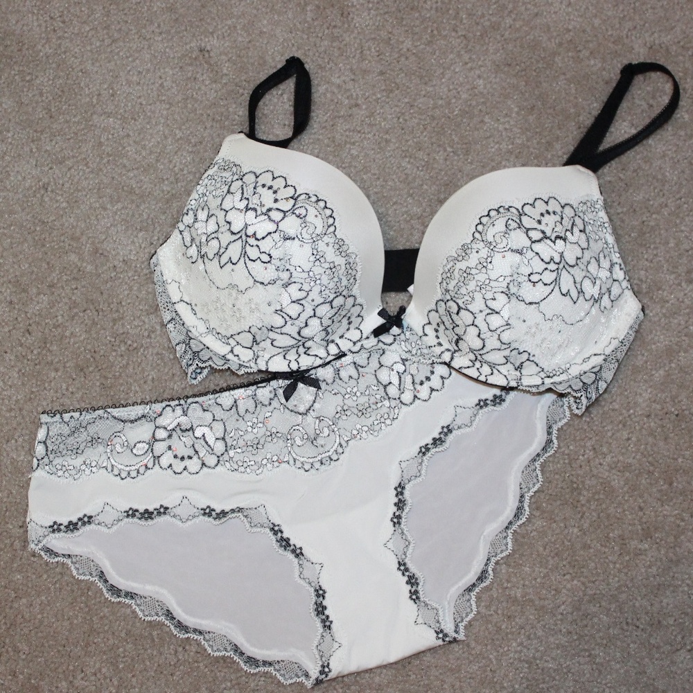 Victoria Secret Dream Angel Bra and Panty Set